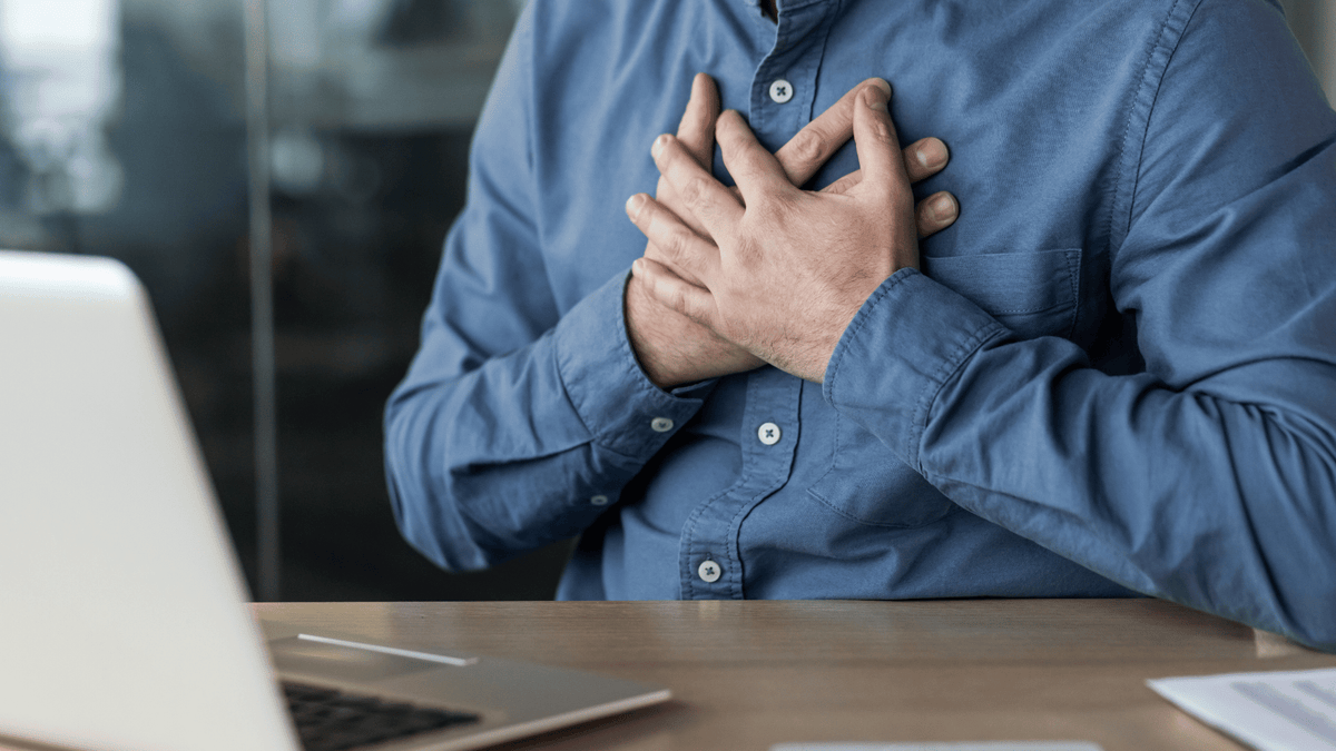 Herzrasen und Stress: Wie beides zusammenhängt