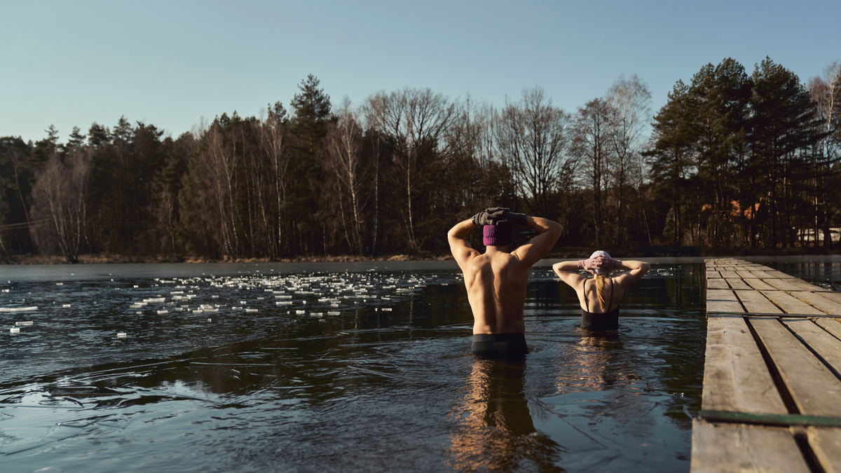 Kaltes Baden: Was Eisbaden mit Stimmung und Stressresistenz macht