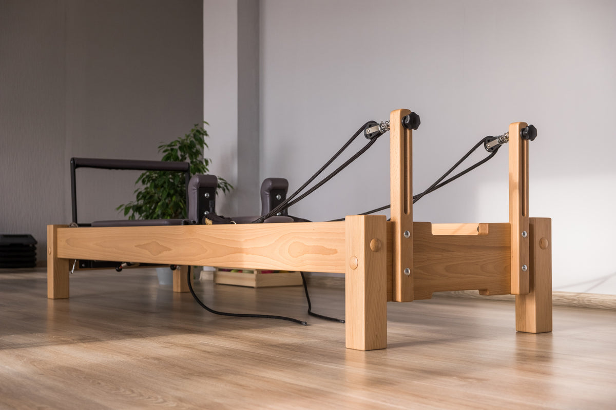 Erste Pilates-Geräte entstanden aus Federmechanismen an Krankenhausbetten.