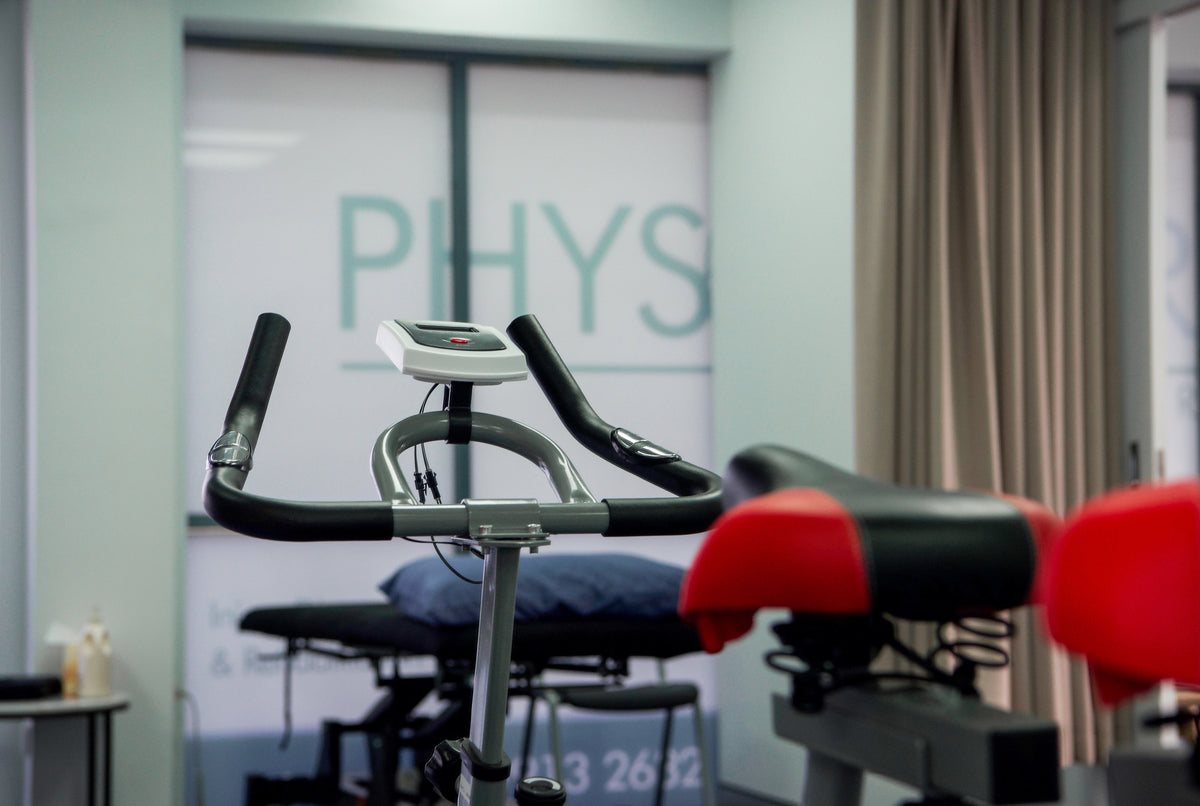 Ergänzende Verfahren wie Bewegungsprogramme werden in manchen Kliniken parallel zur schulmedizinischen Krebstherapie angeboten, mit dem Ziel, Nebenwirkungen zu lindern.