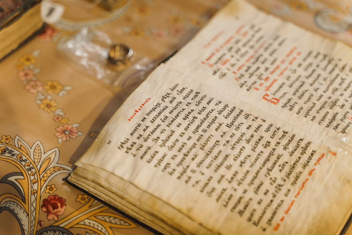 Die ältesten ayurvedischen Schriften reichen mehrere Jahrhunderte vor unsere Zeitrechnung zurück.